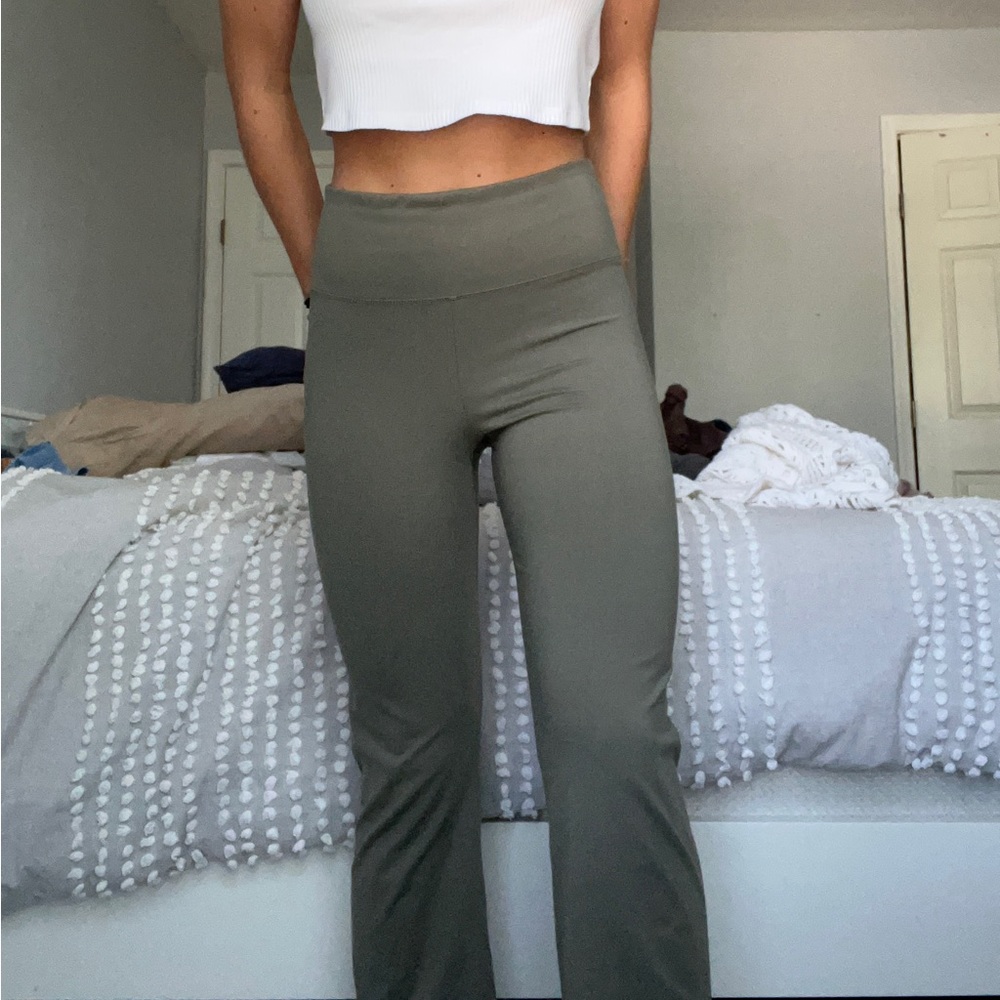 American Eagle - Green Flare Pant
